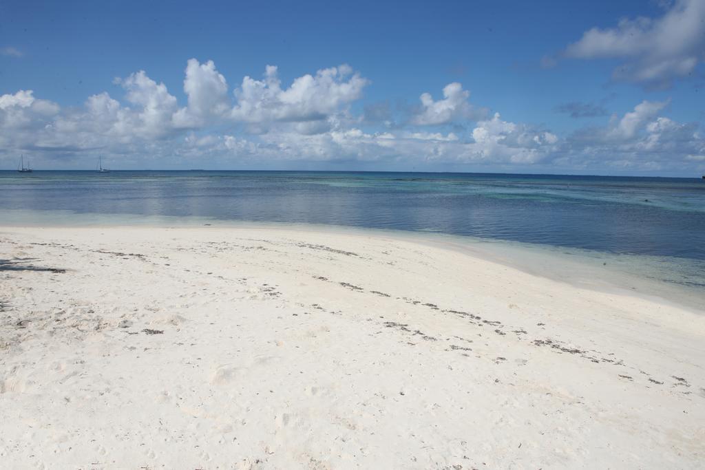Equa Reef Maldives Hotel Addu Atol Buitenkant foto