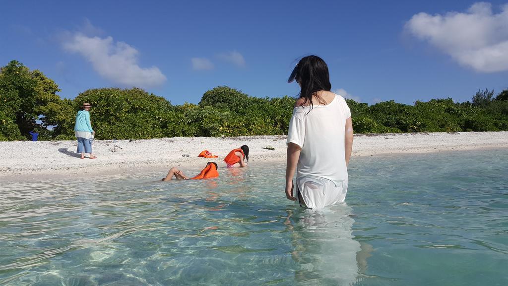 Equa Reef Maldives Hotel Addu Atol Buitenkant foto