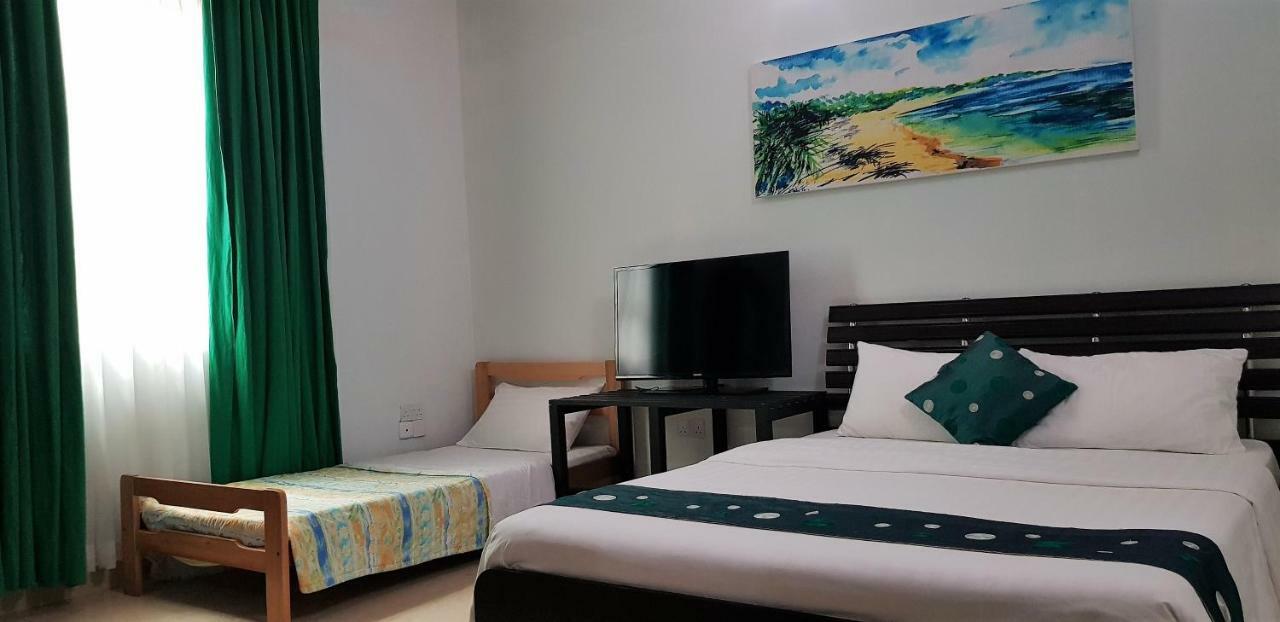 Equa Reef Maldives Hotel Addu Atol Buitenkant foto